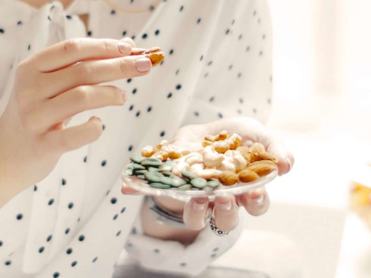 چرا زینک (روی) مادهٔ مغذی بسیار مهمی برای خانم‌هاست؟