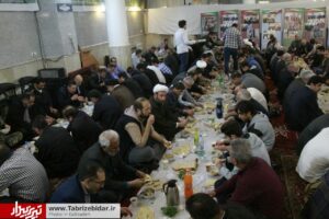 سفره های افطاری ساده در مساجد تبریز