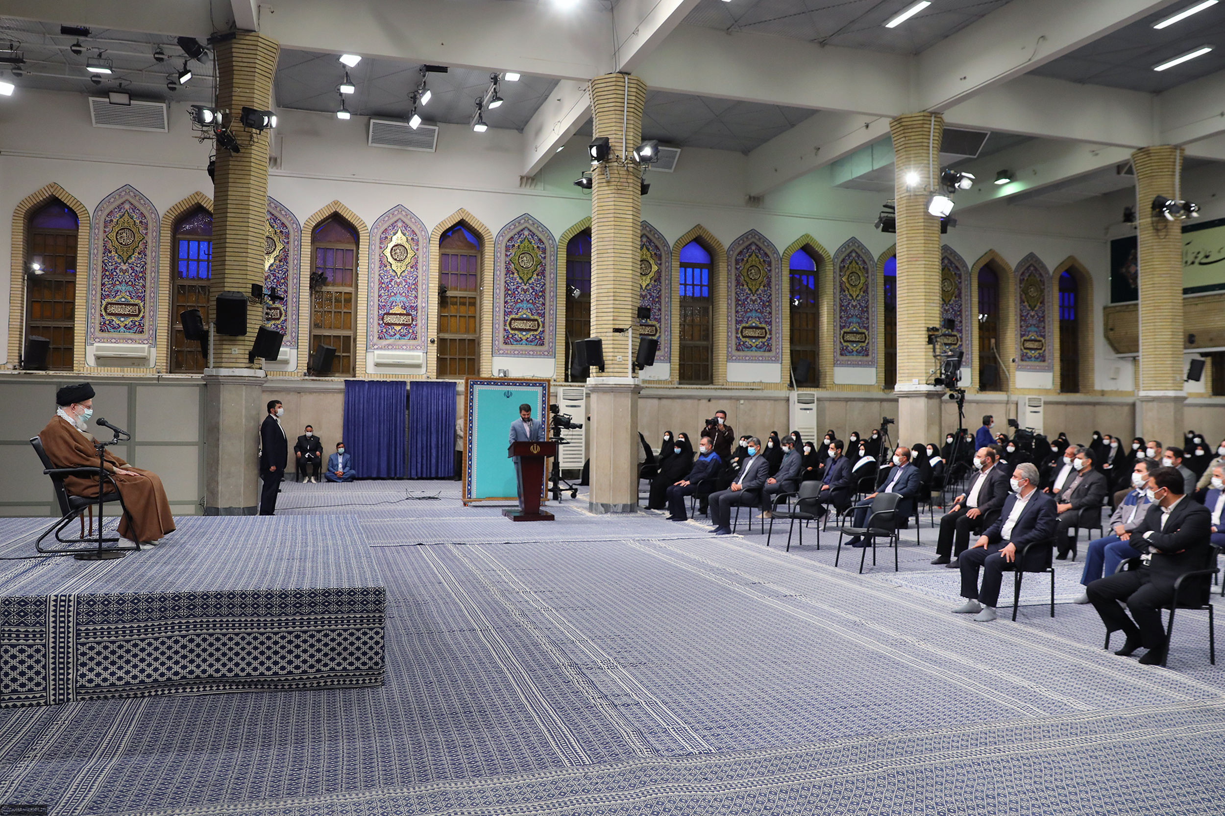 دولت کارهای اقتصادی مهمی در پیش دارد؛ همه کمک کنند تا به نتیجه دست یابد