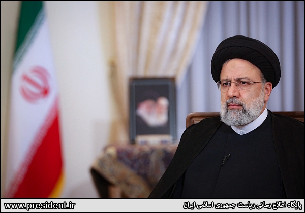 نگران ذخایر کالاهای اساسی نیستیم/ نان، دارو و بنزین گران نمی‌شود