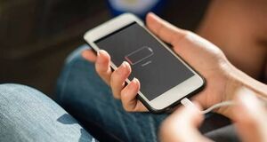 دلایلی که باعث نابودی باتری گوشی می‌شوند