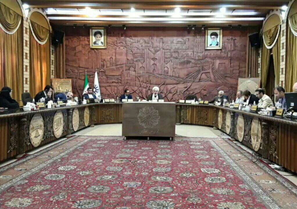 مدیران ارس پلاک سوار با پراید! / تردد ۵۰۰ دستگاه تاکسی پیکان در شهر