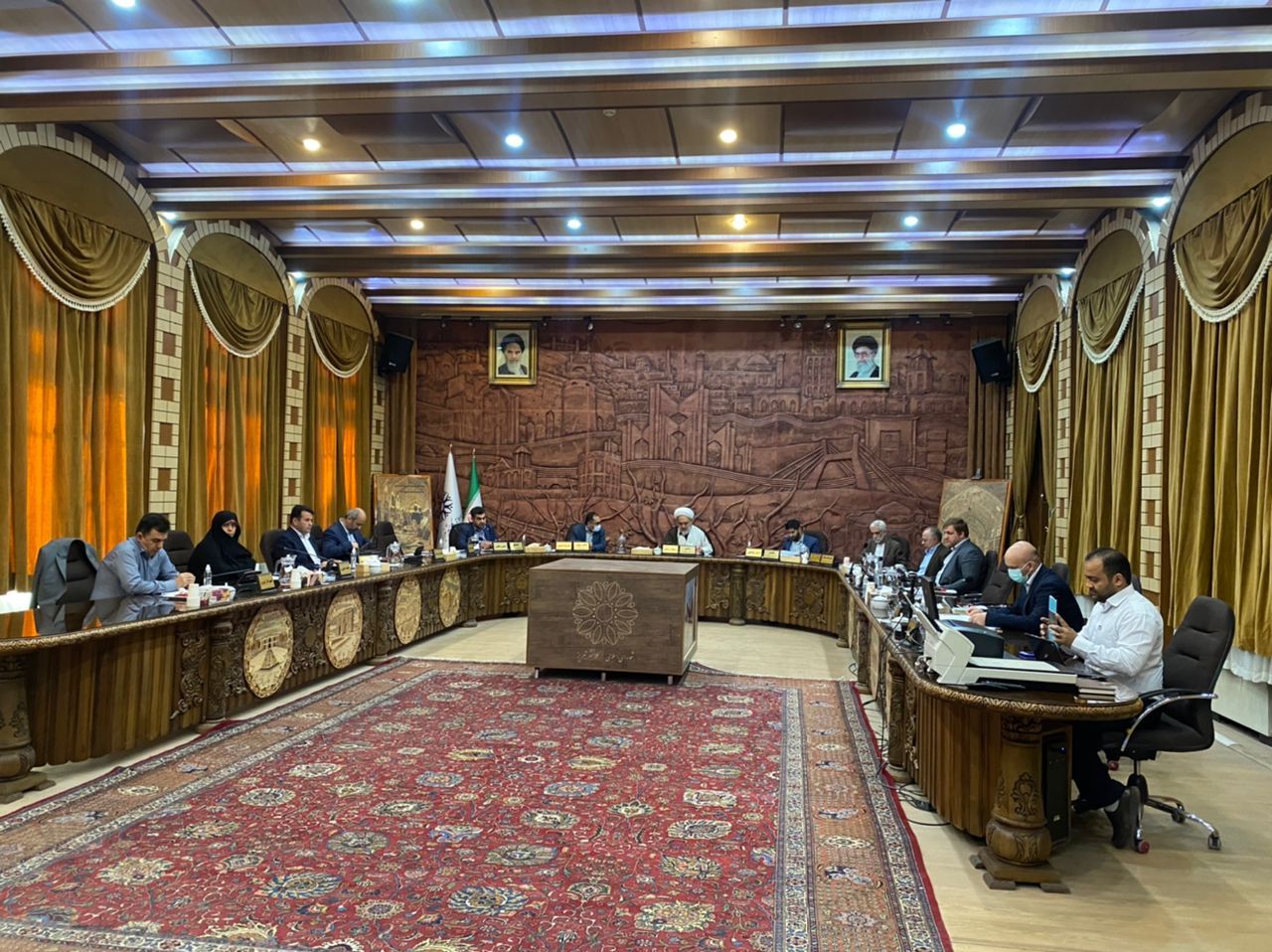 سوت زنی محرمانه / درماندگی شهرداری از دست آذرپارک