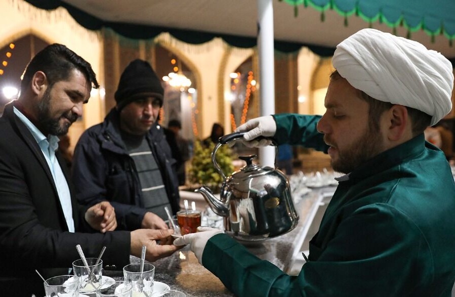 یک استکان چای مهمان حضرت