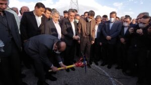با حضور وزیر راه؛ پروژه تعریض جاده میانه- ترک کلنگ زنی شد