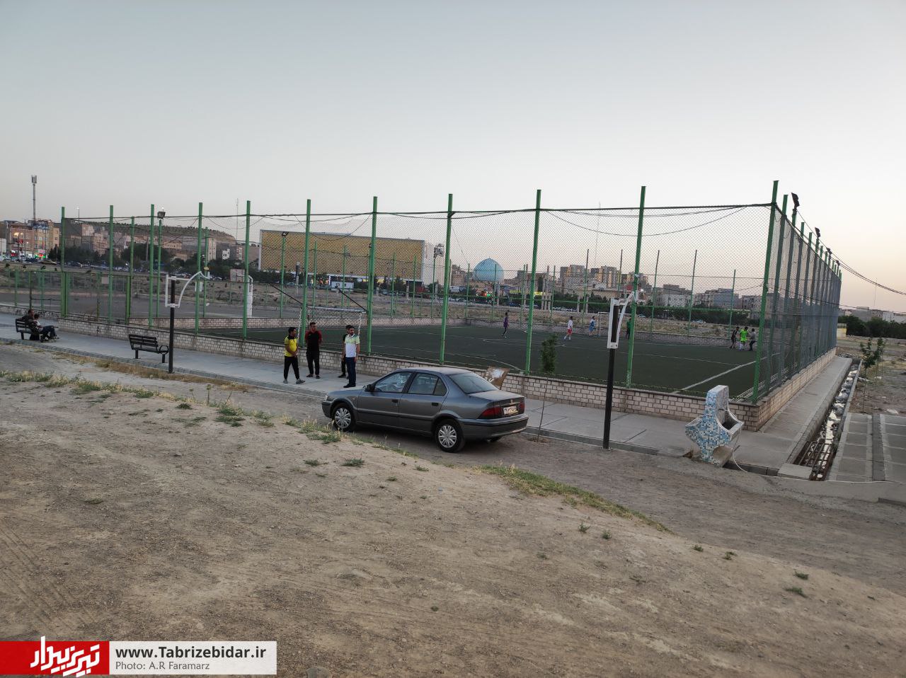 گره شهرداری بر زمین چمن آخماقیه / سایه تاریک قرارداد بر سر آینده ورزشی جوانان کم برخوردار