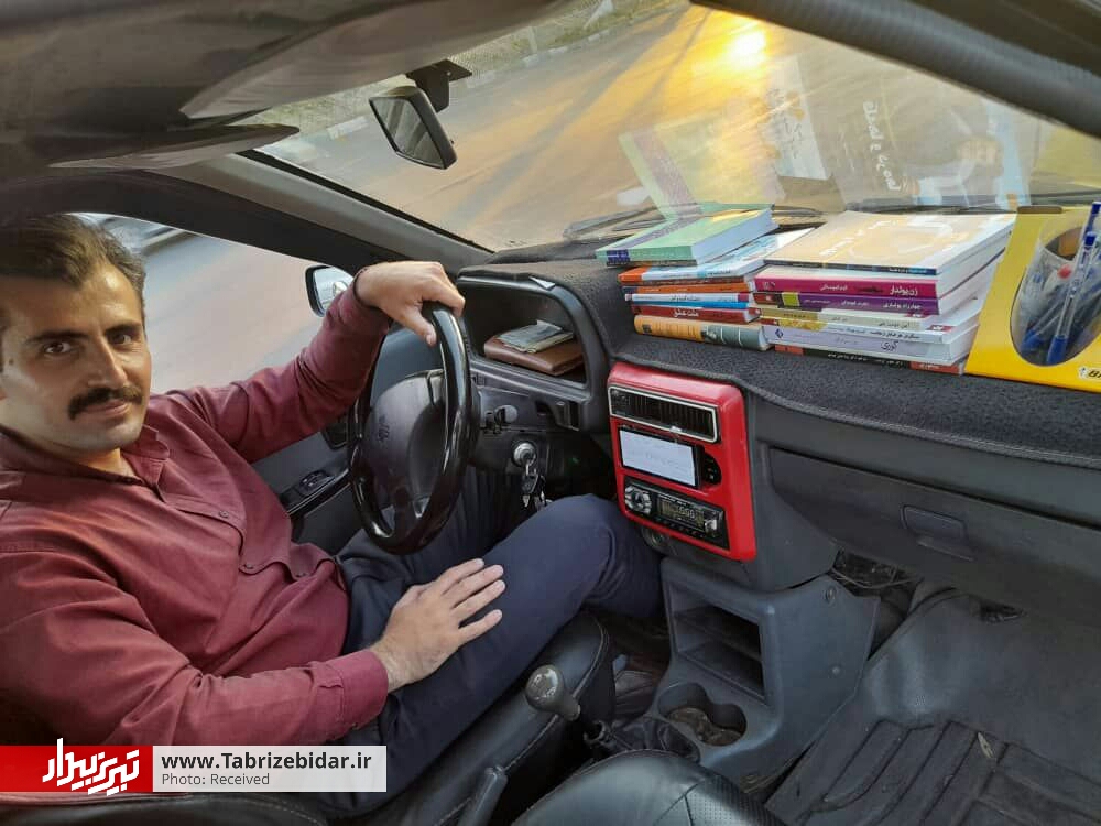 کتاب فروشی متفاوت در تاکسی اینترنتی / کتاب رانِ شاعر در پشت فرمان