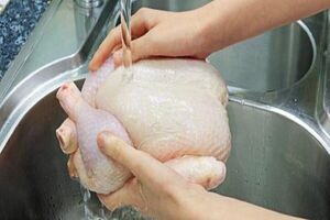 خطرات شستن گوشت قرمز یا مرغ در آب