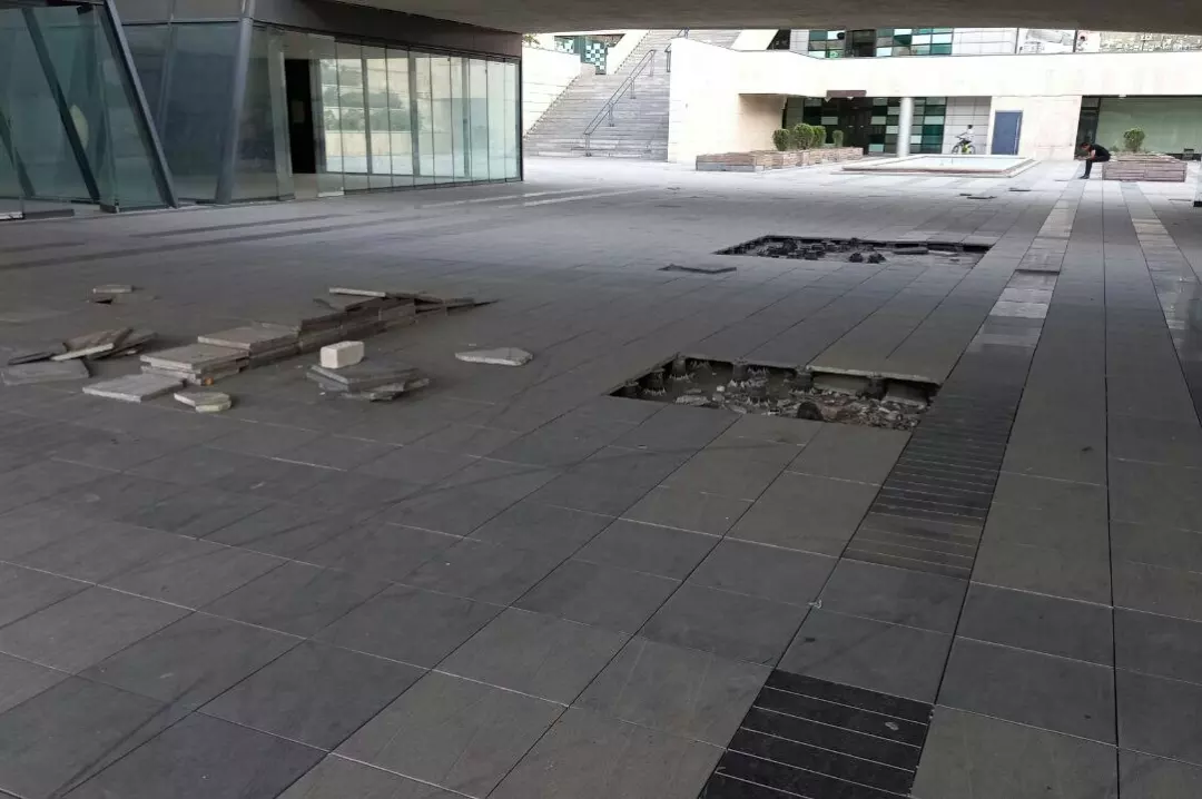 فرش موزاییکی، جاذبه گردشگری یا محلی برای جولان معتادان؟