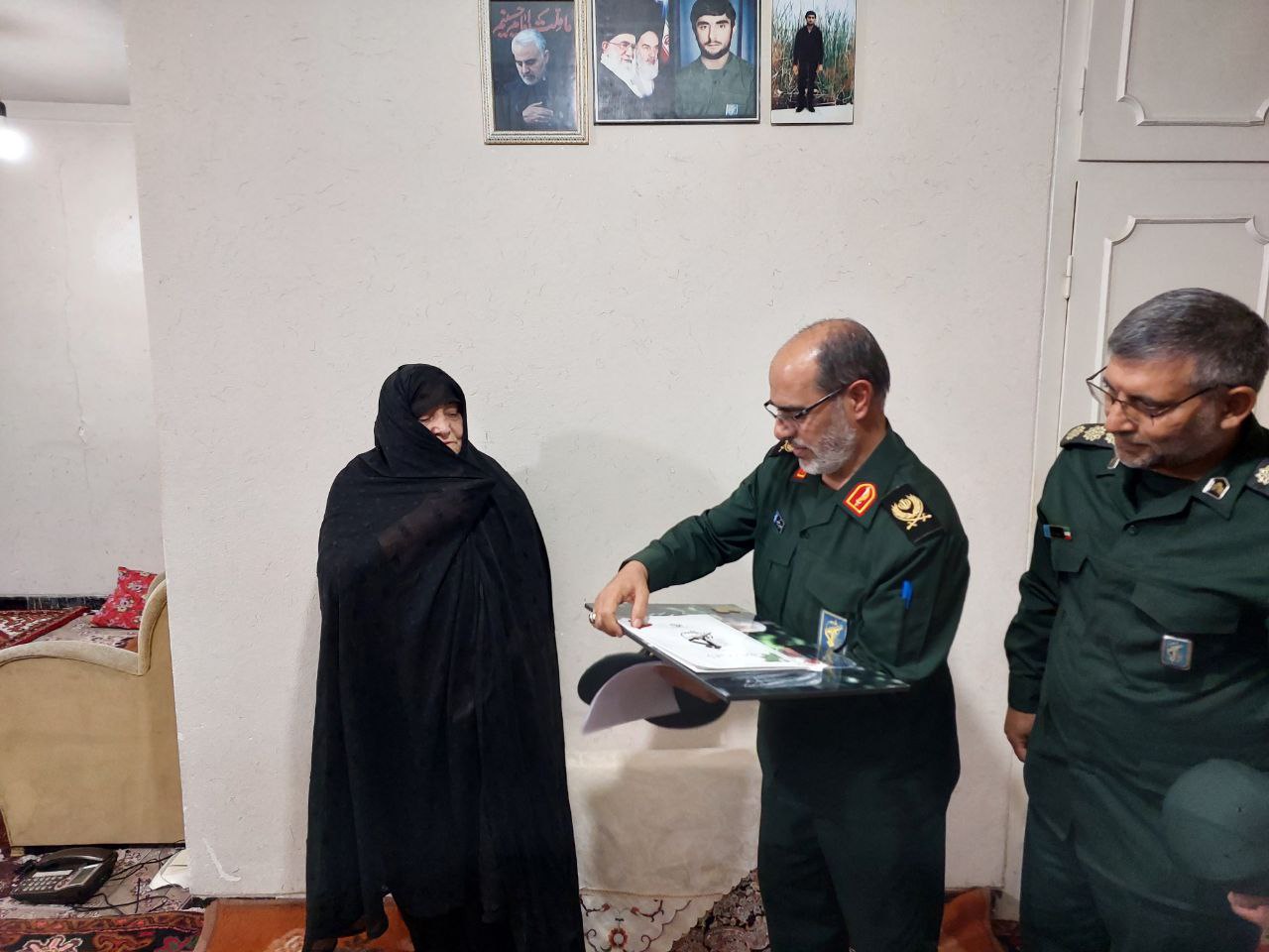 رفتن به آغوش شهادت با دستکاری سجل / پای هیچ مسئولی به خانه باز نشده بود