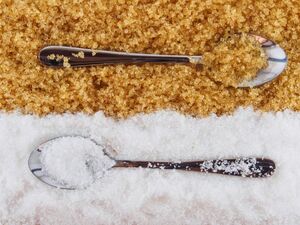 تفاوت شکر قهوه‌ای با شکر سفید