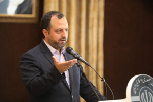 وزیر اقتصاد در راه تبریز