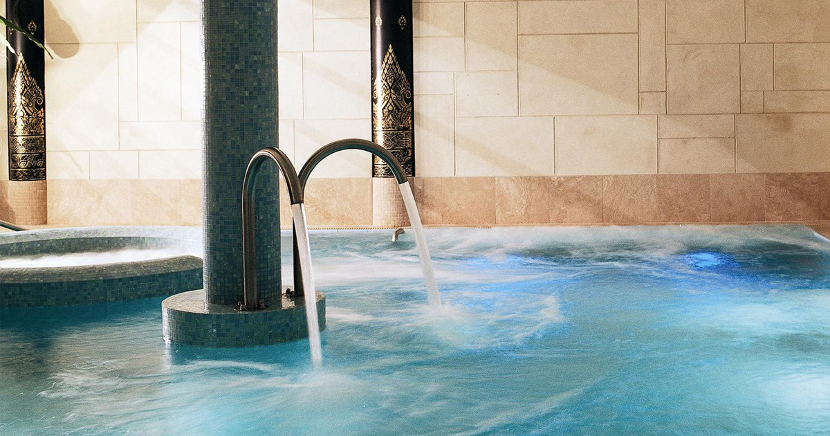 ۳ نوع آب‌درمانی و فواید آن