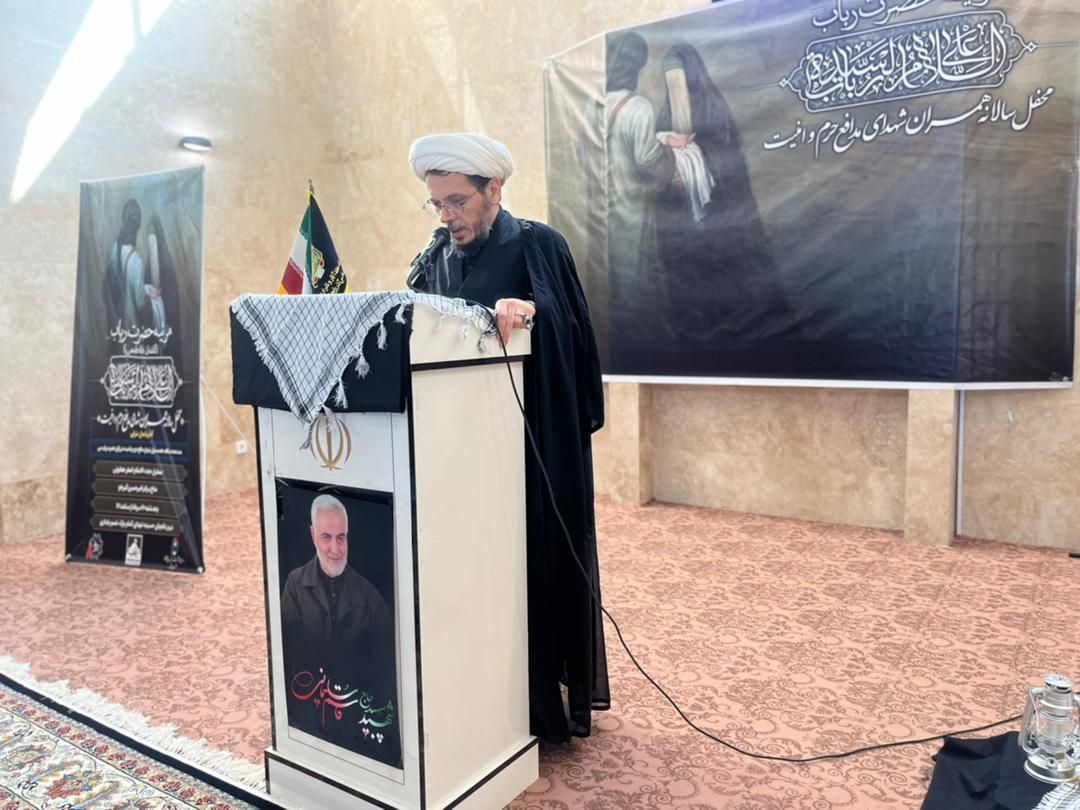 حتی گریه کردن اسرای کربلا هم سیاسی است / دشمن از روضه بیشتر از قرآن می ترسد