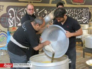 نذرواره حسینی با 72 دیگ غذا