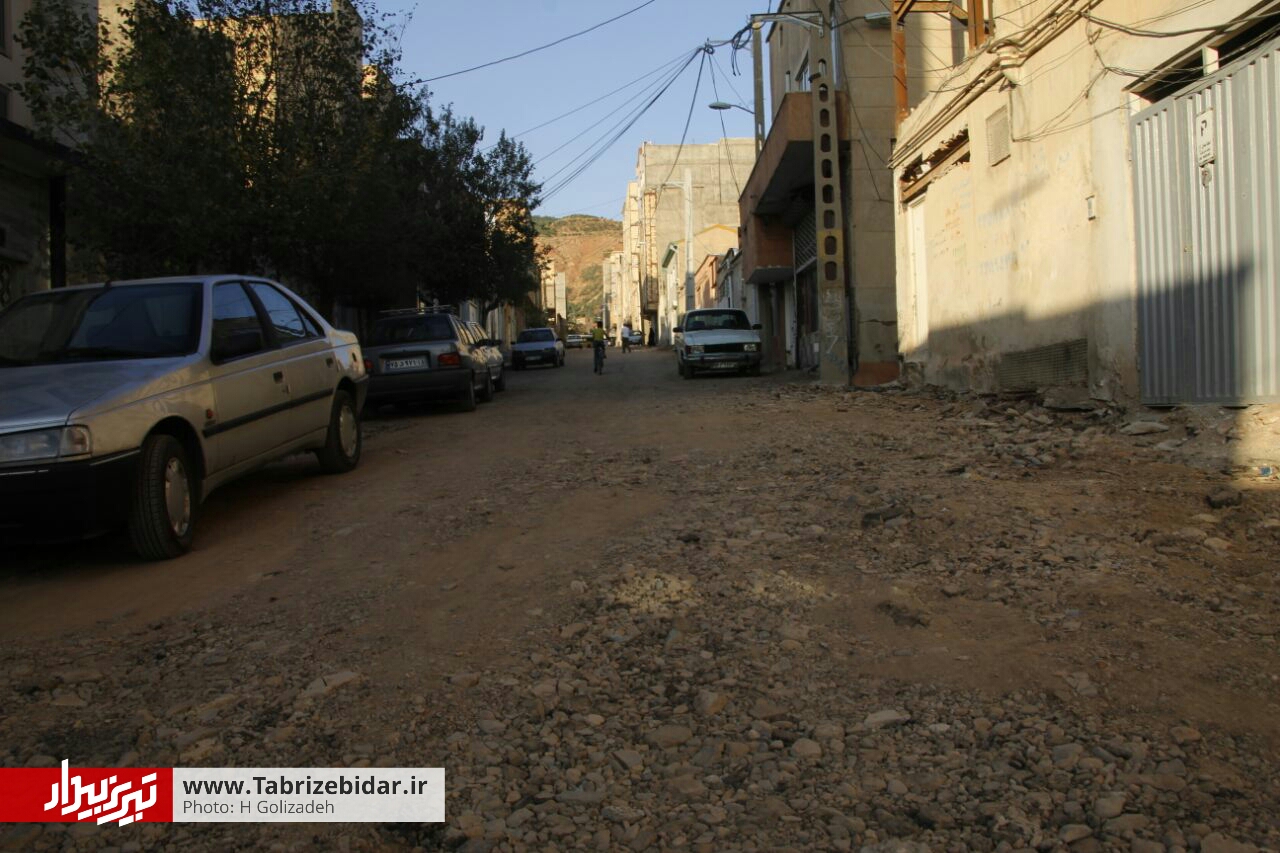 سه روز بی آبی در منبع / پناه آوردن به آب شور آرامستان