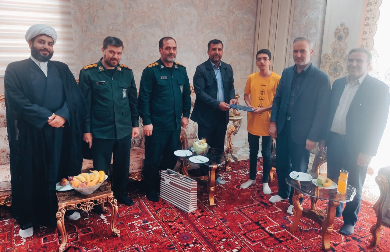 تجلیل از دانش آموز بسیجی دارنده مدال المپیاد جهانی ریاضی