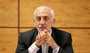 مردی که گفته بود «زنوزی می رود» در راه تراکتور