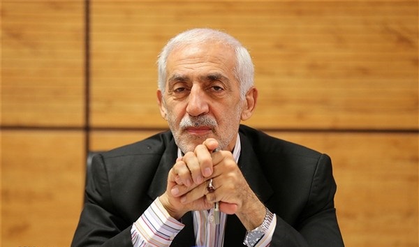 مردی که گفته بود «زنوزی می رود» در راه تراکتور