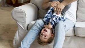 چرا نباید بچه‌ها را قلقلک داد؟