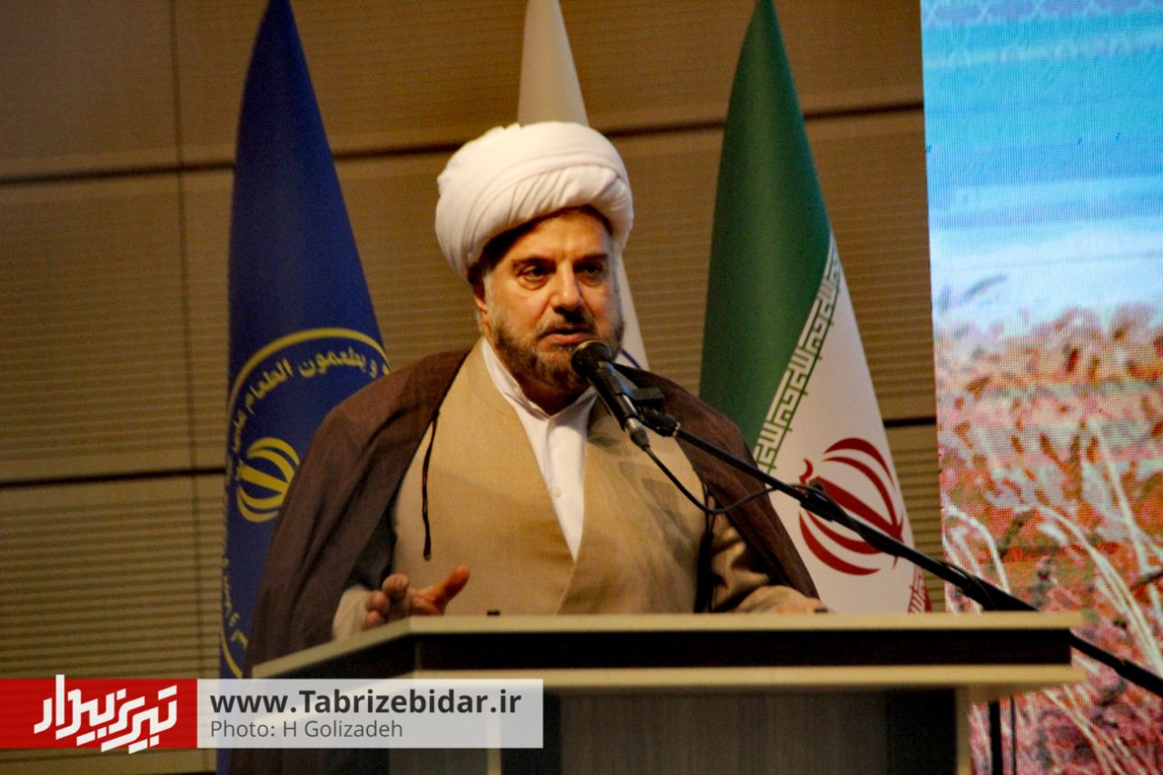 در خیابان ها عده ای فریب خورده خون هم وطن خود را می ریزد