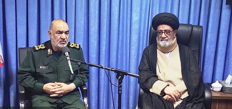 علمای آگاه آذربایجان در کنار مردم، مانعی برای انحراف افکار عمومی