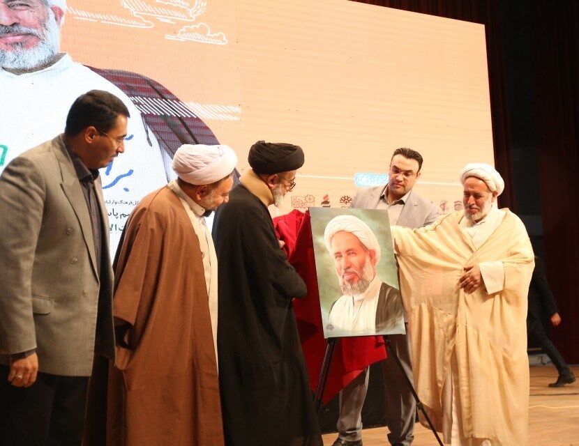 تجلیل از روحانی مبتکر در آموزش مفاهیم دینی