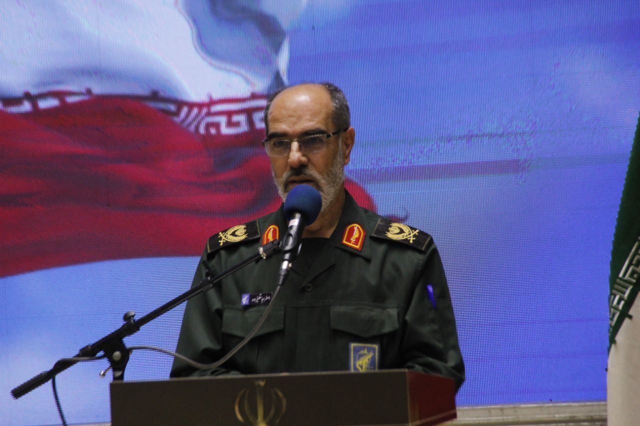 روسیاهی خواصی که همصدا با دشمن شدند