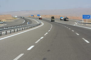 ماجرای میخ پاشی در اتوبان تبریز زنجان چه بود؟ / حمل مشروبات الکلی با پلاک جعلی