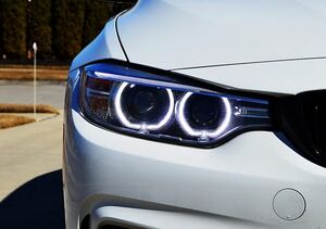 چرا خودروهای جدید چراغ روشنایی در روز دارند؟