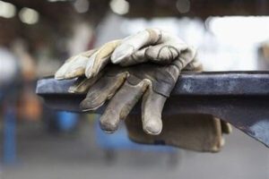 ۴۵۰ هزار کارگر ساختمانی معطل ماده پنج قانون کار هستند
