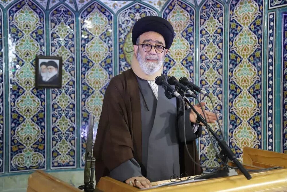 مسئولان باید خدمت به مردم را یک اصل بدانند