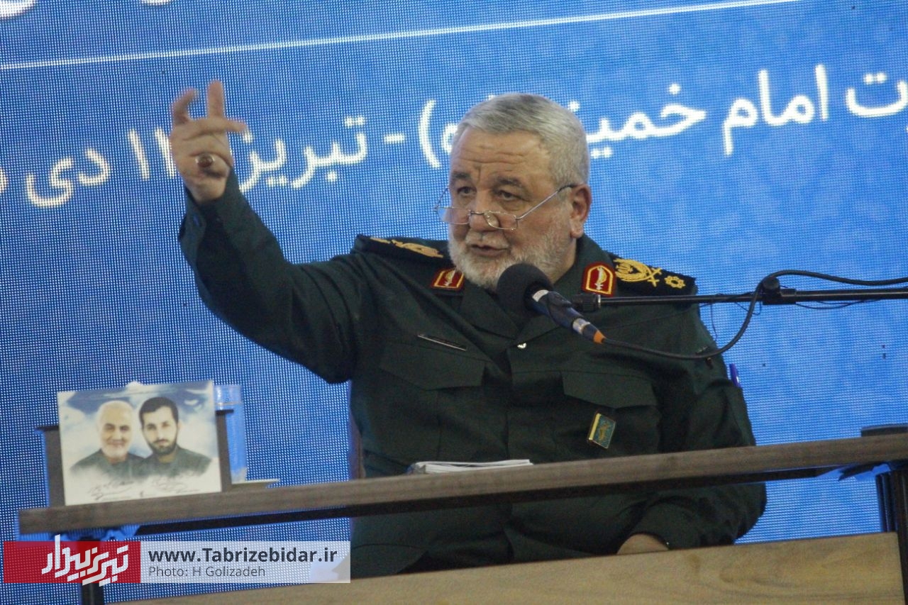 حاج قاسم نامه آمریکایی ها را حتی باز نکرد / آذربایجان ستون مستحکم انقلاب