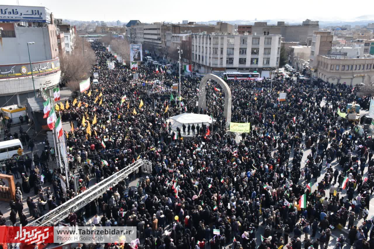 قد قامت مردم تبریز در ۲۲ بهمن / همه آمدند چون ….
