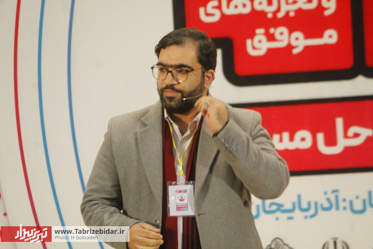 اتم های تبریز روی سن افتخار رفتند