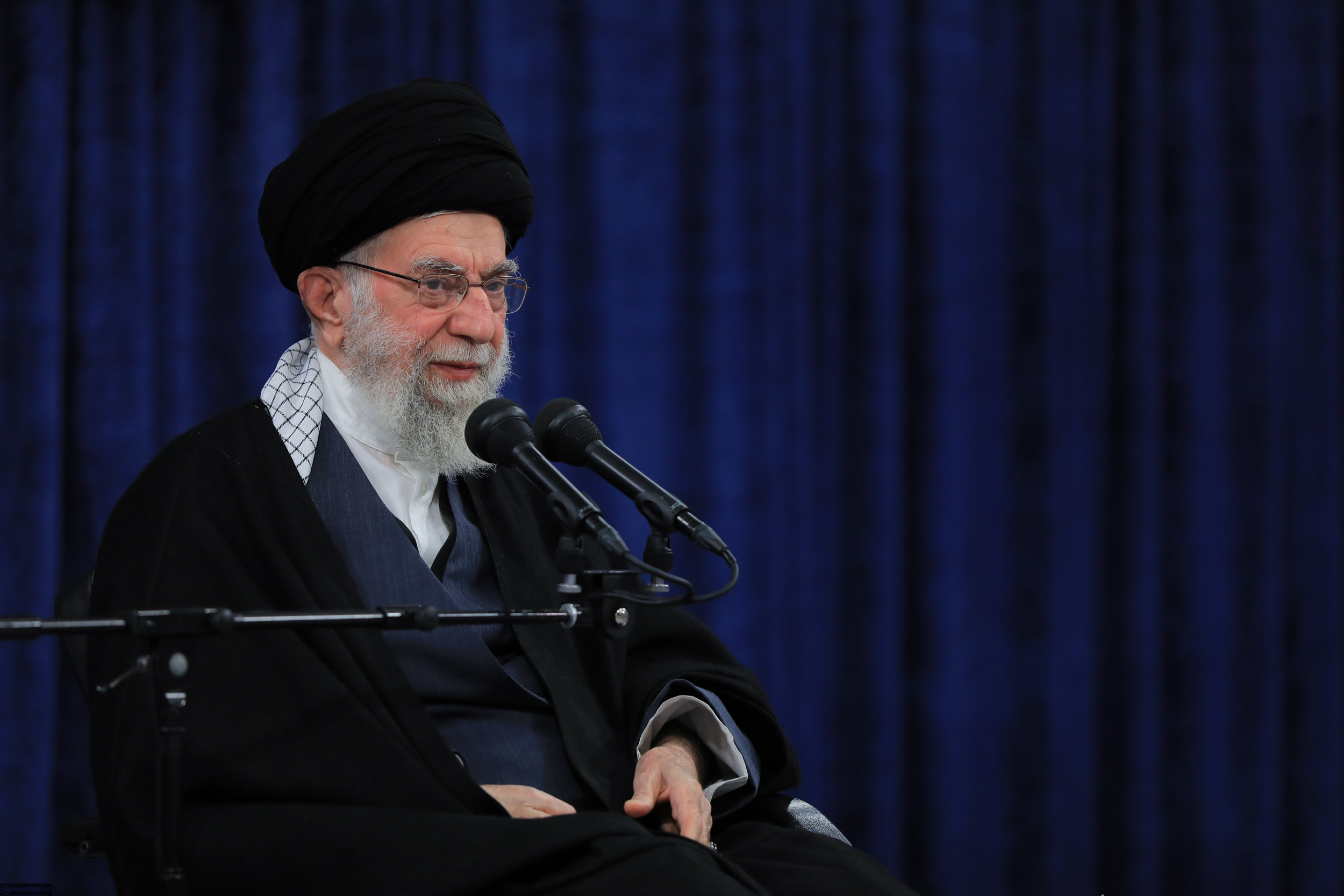 مبارزه با فساد در رأس توصیه‌های اقتصادی؛ لزوم افزایش تحرک وابتکار در سیاست خارجی
