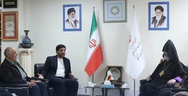 پیروان ادیان الهی در ایران با صلح و دوستی کنار هم زندگی می‌کنند