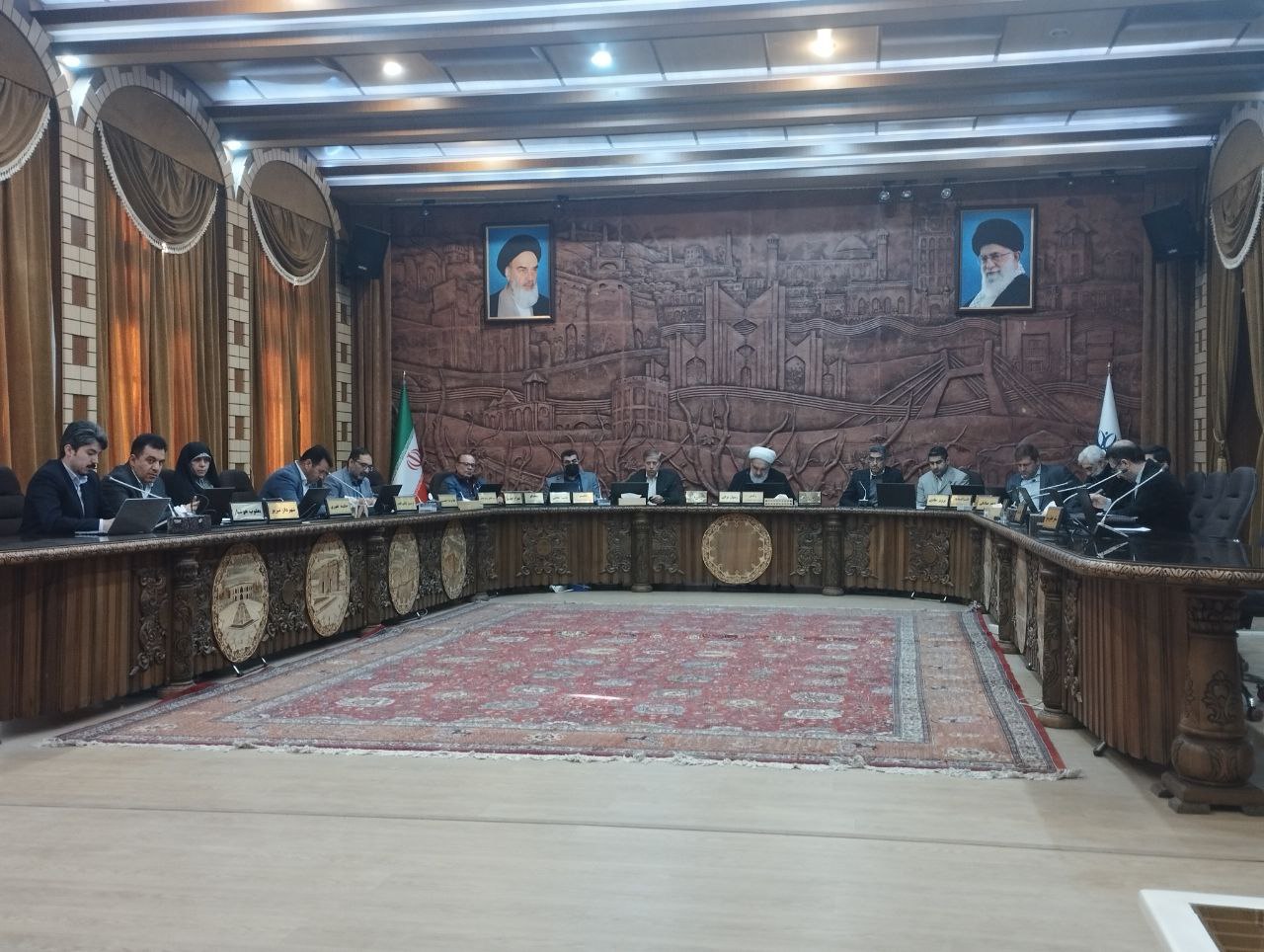 تبریز عقب مانده در نوآوری! / از وانت بارهای دردسرساز تا فقر طراحی در فضای سبز