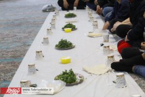 سفره سخاوت در ماه ضیافت / جوانان فاطمی برای افطاری نیازمندان آستین بالا زدند