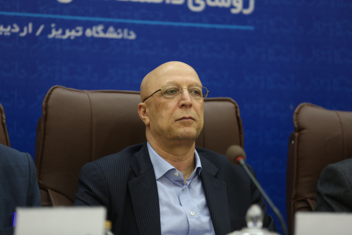 حقوق استاد دانشگاه سقف نداشته باشد!