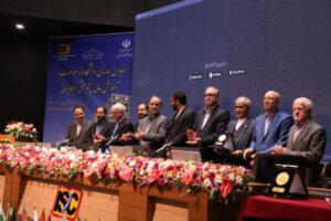 اهدای نشان سرو به رئیس دانشگاه تبریز به‌عنوان رئیس برتر دانشگاه های کشور