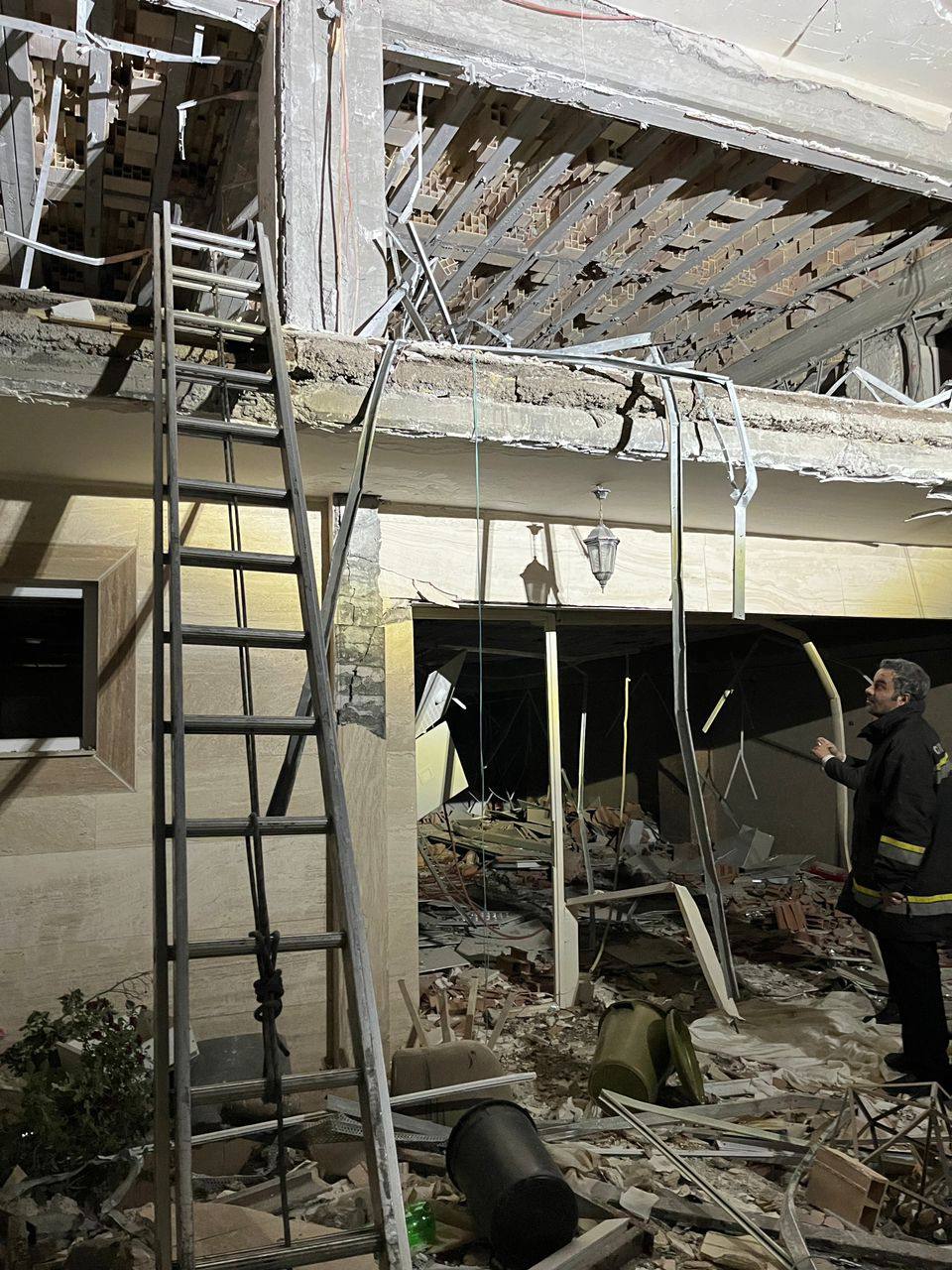 جزئیات انفجار در فرهنگ شهر ولیعصر