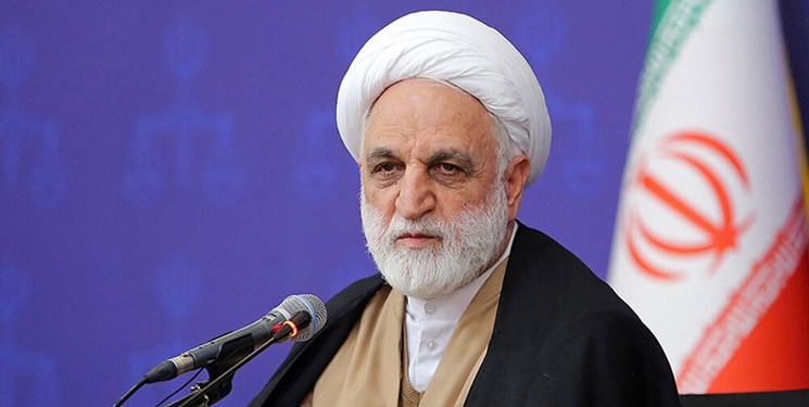 بین مسؤولیت و رفاقت تفاوت قائل هستیم