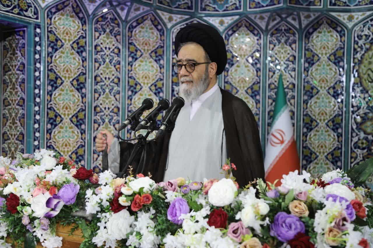 اگر در حوزه معیشت مردم کوتاهی کنیم دشمن به طمع خواهد افتاد