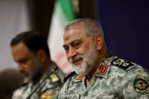 انقلاب، زنده است چون آذربايجان زنده است / دشمن در جنگ ترکیبی توفیقات کشور را وارونه نشان می دهد