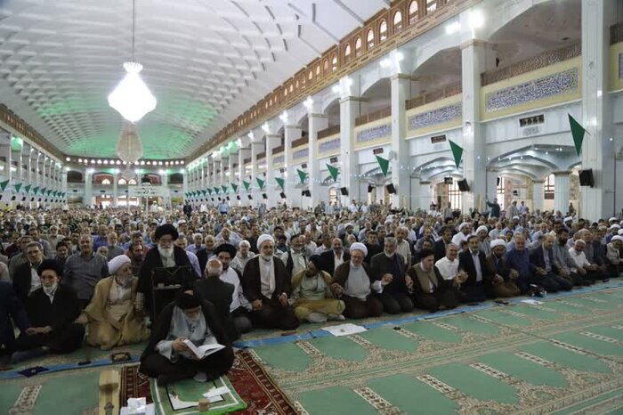 نمازگزاران جمعه تبریز با هم برادر شدند