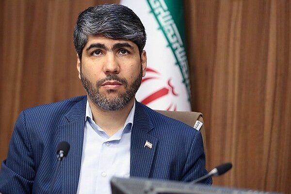 مخالف قراردادی ها، خود نیروی قراردادی شد!