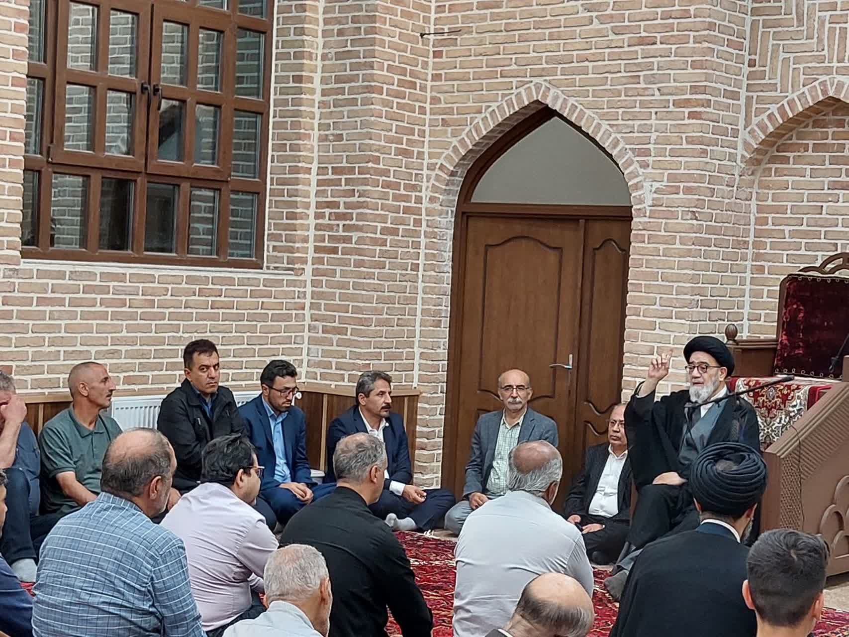 سنگر مساجد بر اساس نیازهای روز جامعه حفظ و تقویت شود