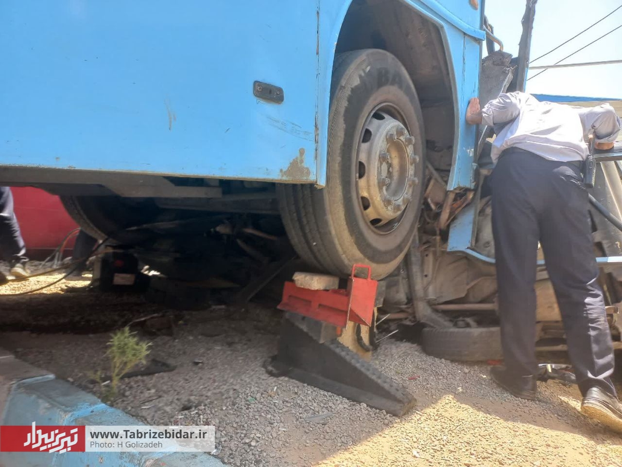 اتوبوس شرکت واحد، هر چه سر راهش بود را زیر گرفت!