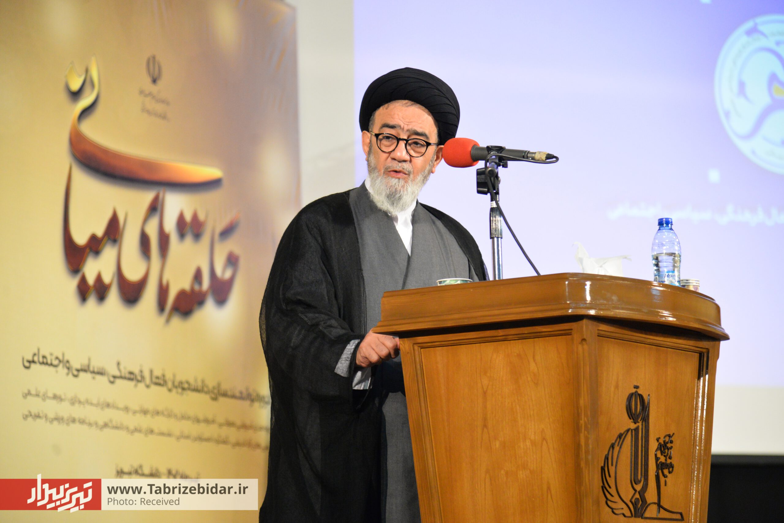 نقد باید با امید همراه باشد / امید در تلاش و برنامه ریزی بدست می آید نه آروز و خیال